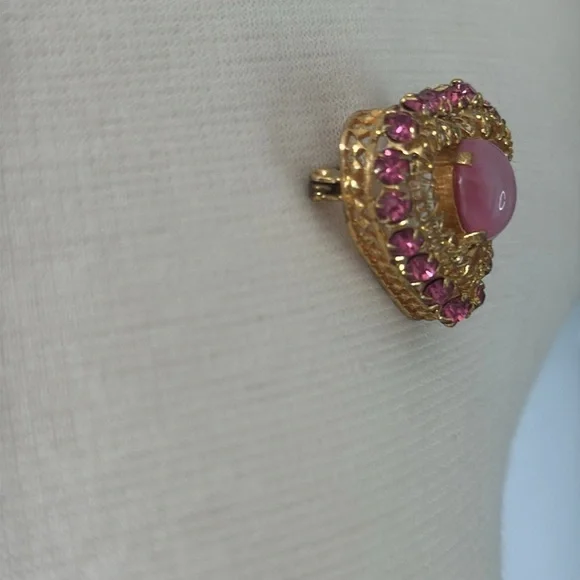 Vintage Czech Elegant Pink Lucite and Goldtone Heart Brooch - Picture 2 of 5
